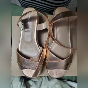 Womens size 10 platform sandals in rose gold